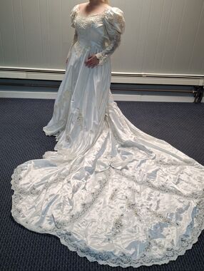 True Vintage 1980's Elegant White Satin & Lace Wedding Gown